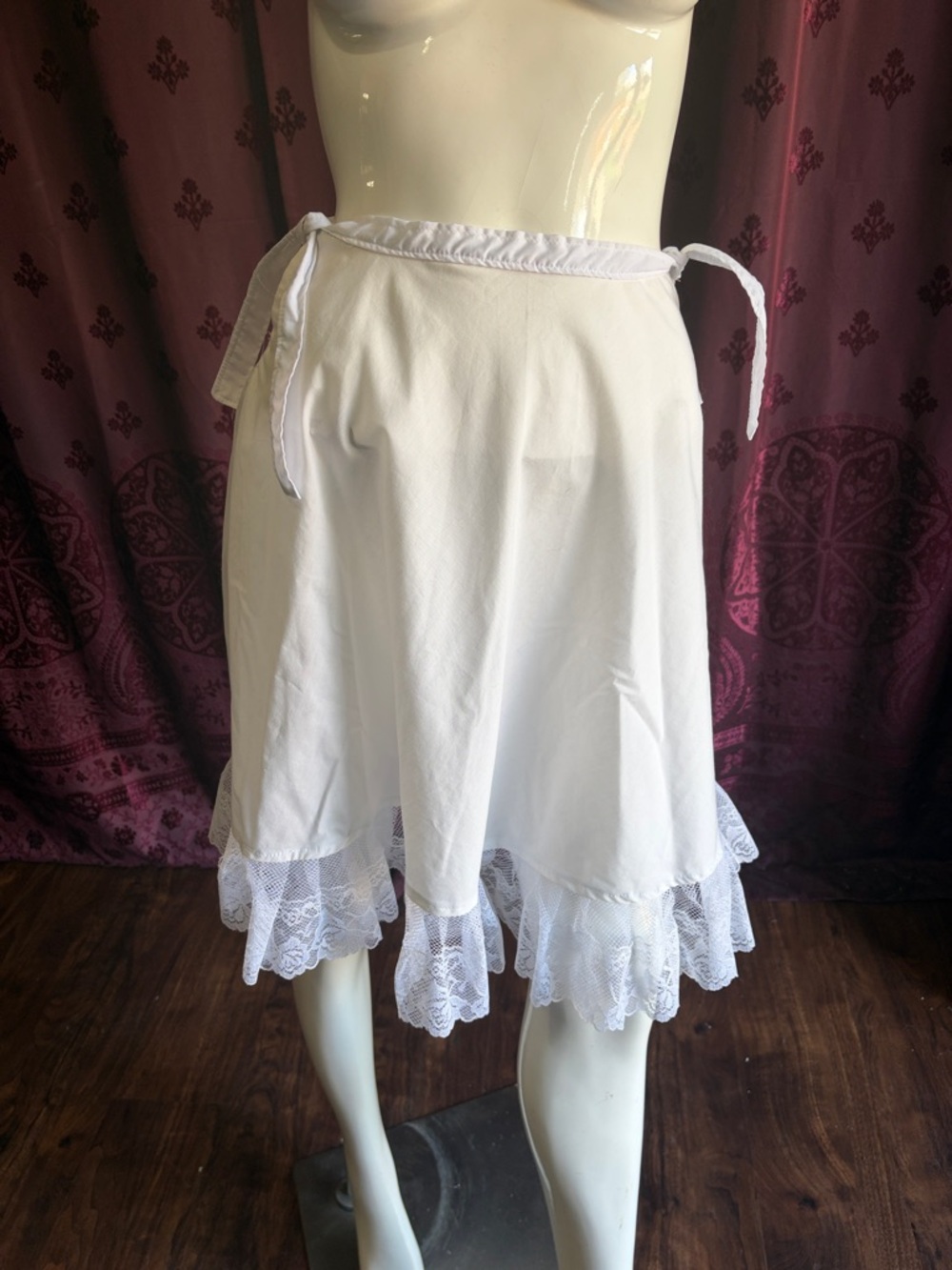 Vintage White Lace-Trim Knee Length Skirt